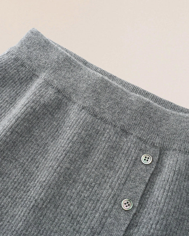 VIONIS-XY-100-inner-mongolian-cashmere-heather grey-waistband-and-mother-of-pearl-button-detail