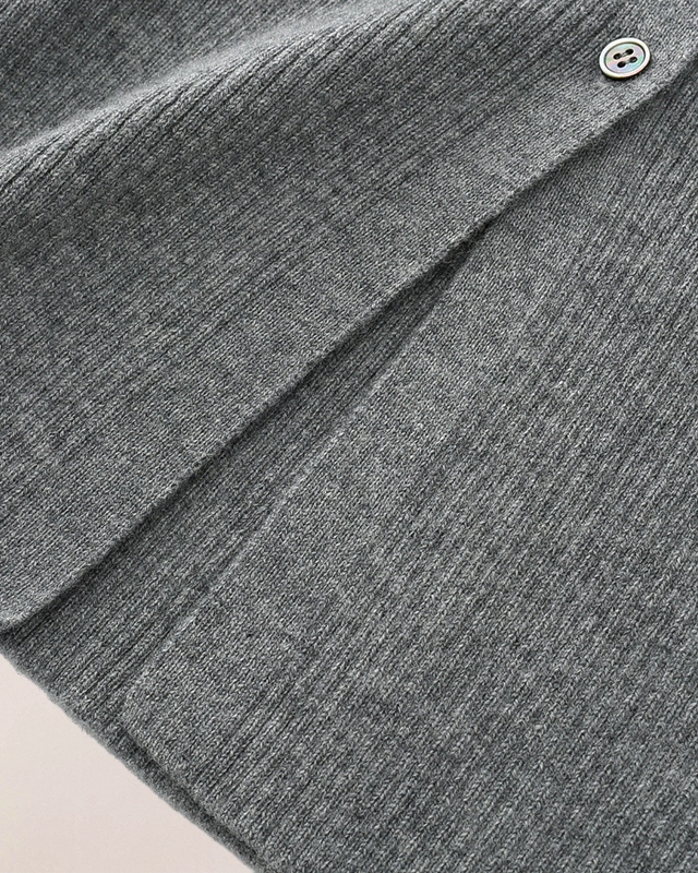 VIONIS-XY-100-inner-mongolian-cashmere-heather grey-ribbed-knit-skirt-side-slit-and-texture