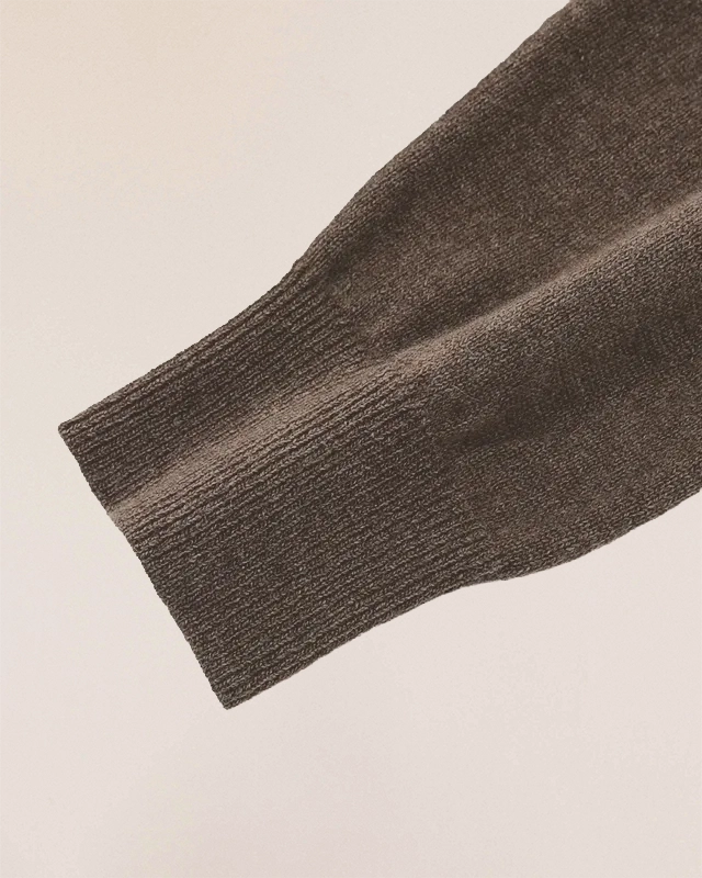 Detail of VIONIS·XY camel cardigan collar and placket