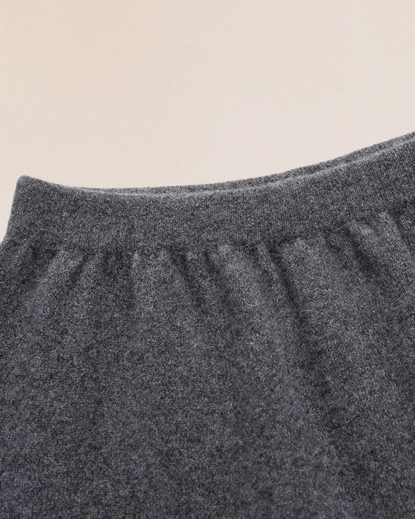 VIONIS·XY 100% Mongolian Cashmere Leggings in Charcoal Grey, seamless knit with second-skin fit and lightweight warmth2
