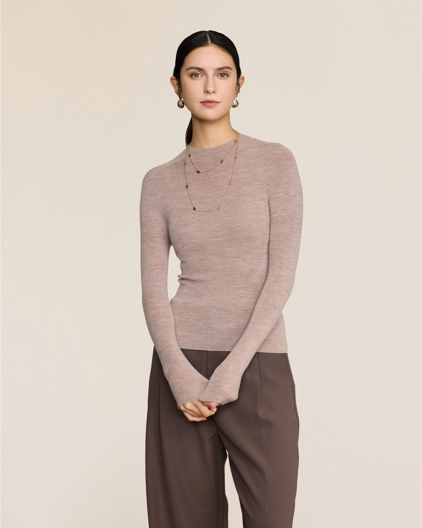 VIONIS·XY seamless merino base layer in rose beige made from 16μm ultra-fine merino wool, Südwolle Group yarn front view