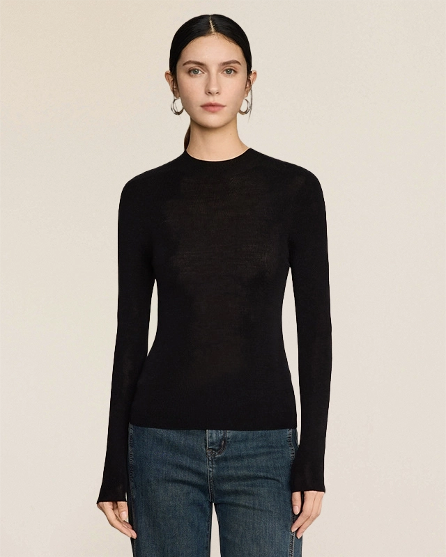 VIONIS·XY seamless merino base layer in black made from 16μm ultra-fine merino wool, Südwolle Group yarn front view