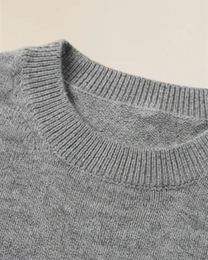 VIONIS·XY heather grey seamless merino top worn as base layer, lightweight 16μm merino wool with stretch fit
