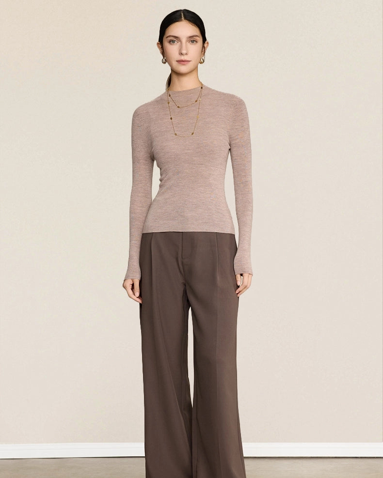 VIONIS·XY seamless merino base layer in rose beige made from 16μm ultra-fine merino wool, Südwolle Group yarn front view