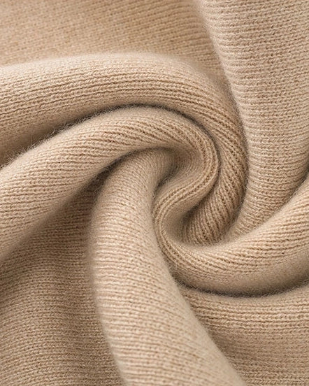 Vionis·XY close-up of 510g Inner Mongolia cashmere fabric in oatmeal color, thick knit texture with soft thermal warmth