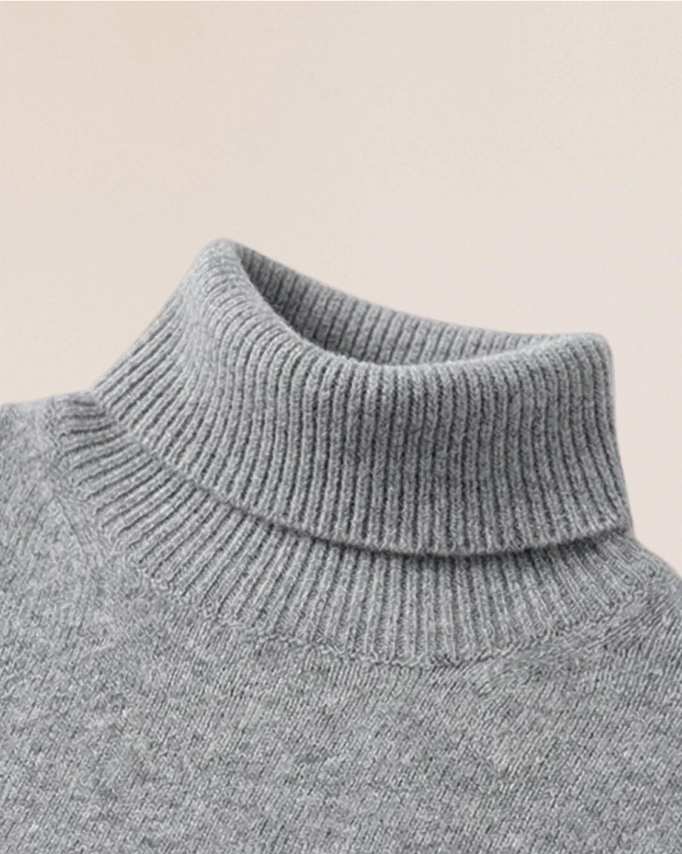 Close-up of VIONIS·XY 280g 100% Inner Mongolia Cashmere crew neckline in Charcoal Grey, refined collar construction