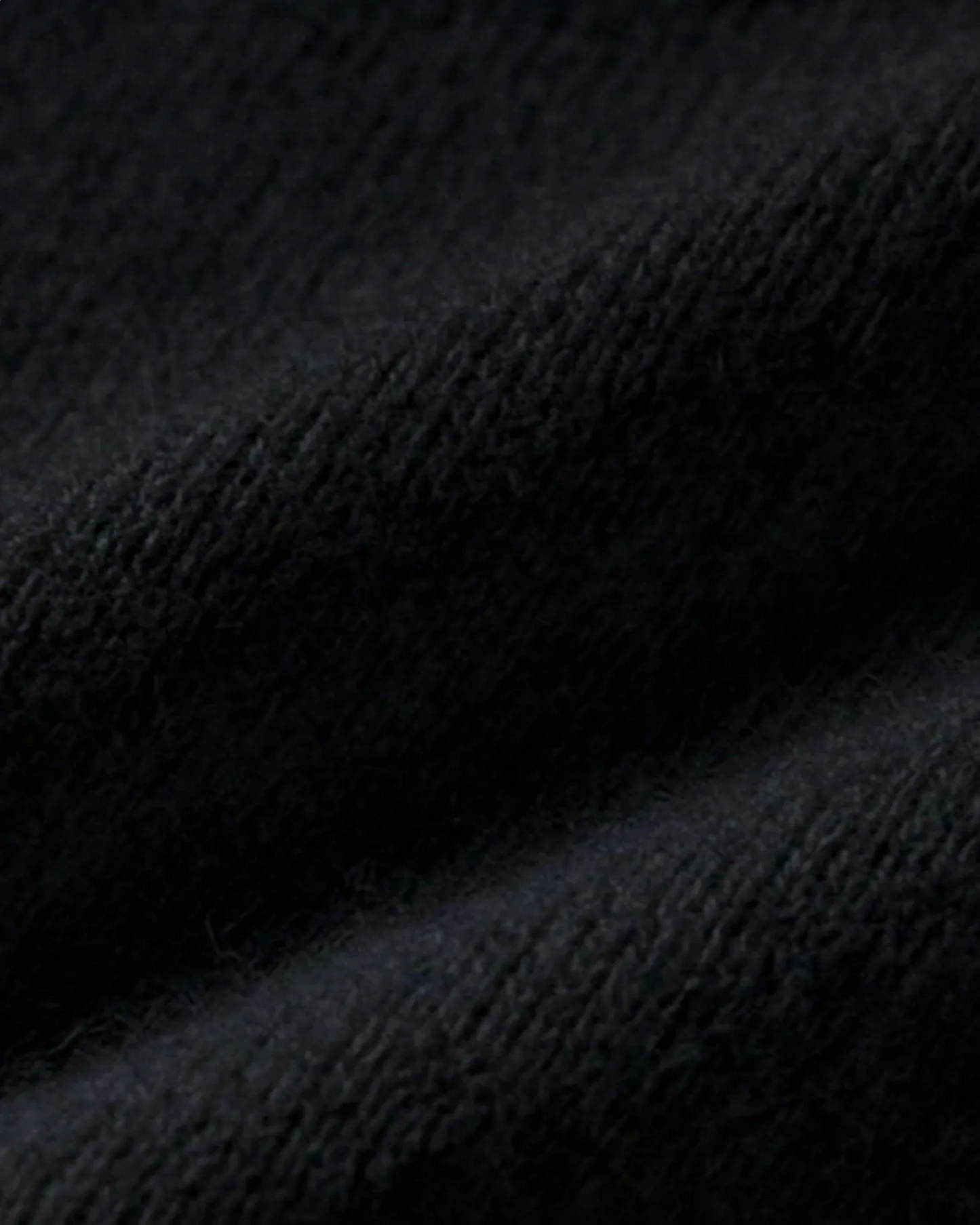 Soft fabric texture of VIONIS·XY 280g 100% Inner Mongolia Cashmere knit in Black