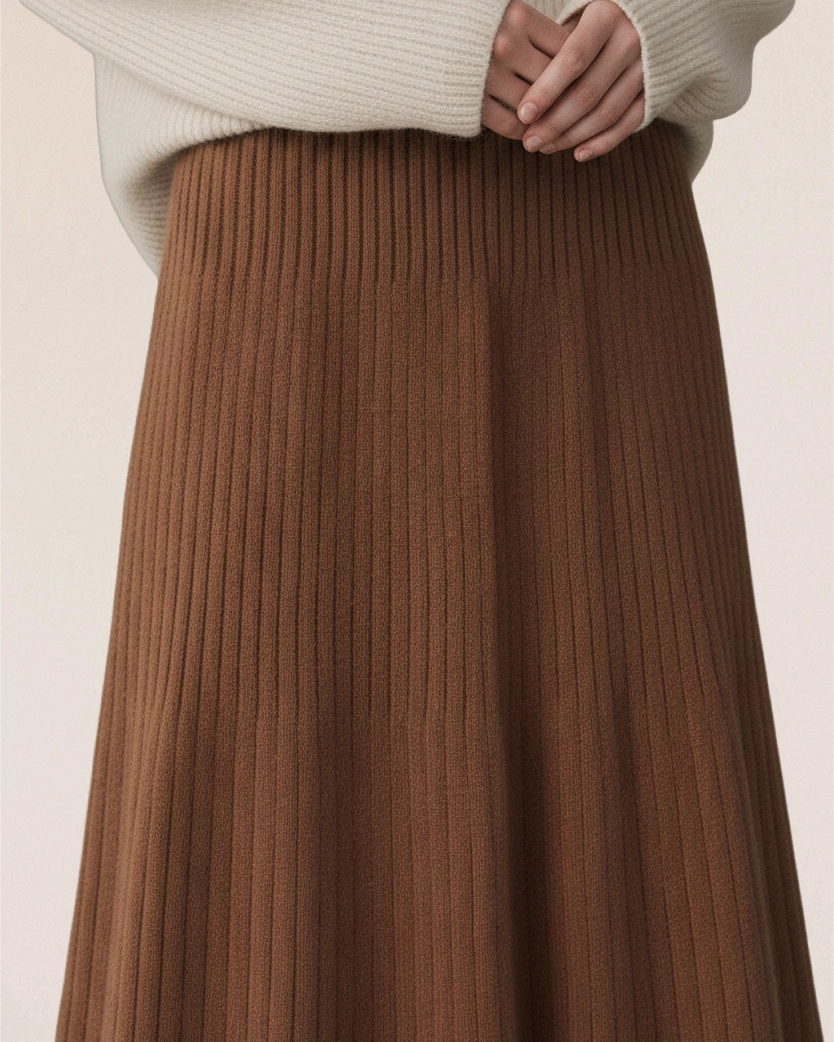 Close-up of VIONIS·XY classic camel cashmere maxi skirt waistband, elasticated design in 360g Inner Mongolian cashmere