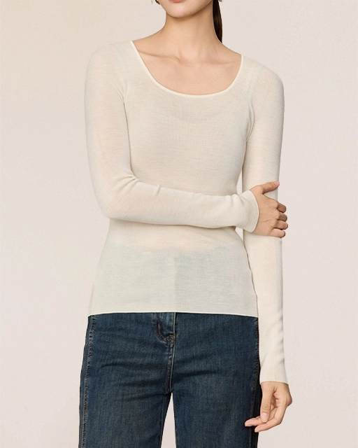 Detail of VIONIS·XY soft ivory merino base layer sleeve, non-irritating Südwolle merino knit
