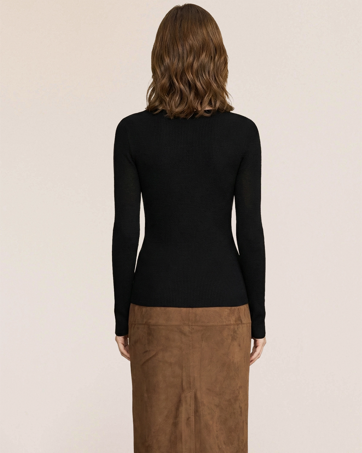 VIONIS·XY black merino wool base layer back view, seamless construction in 100% Südwolle merino