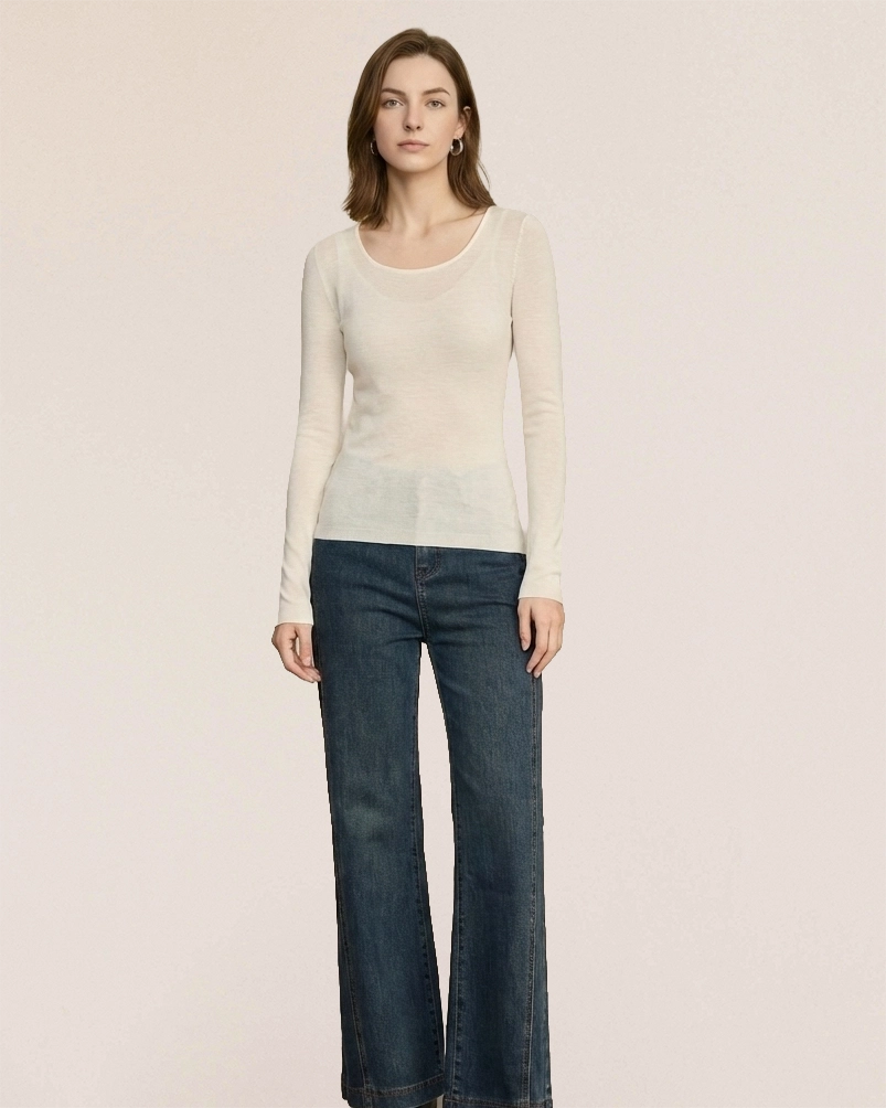 Soft ivory VIONIS·XY merino wool base layer side view, seamless second-skin design in 16 micron merino