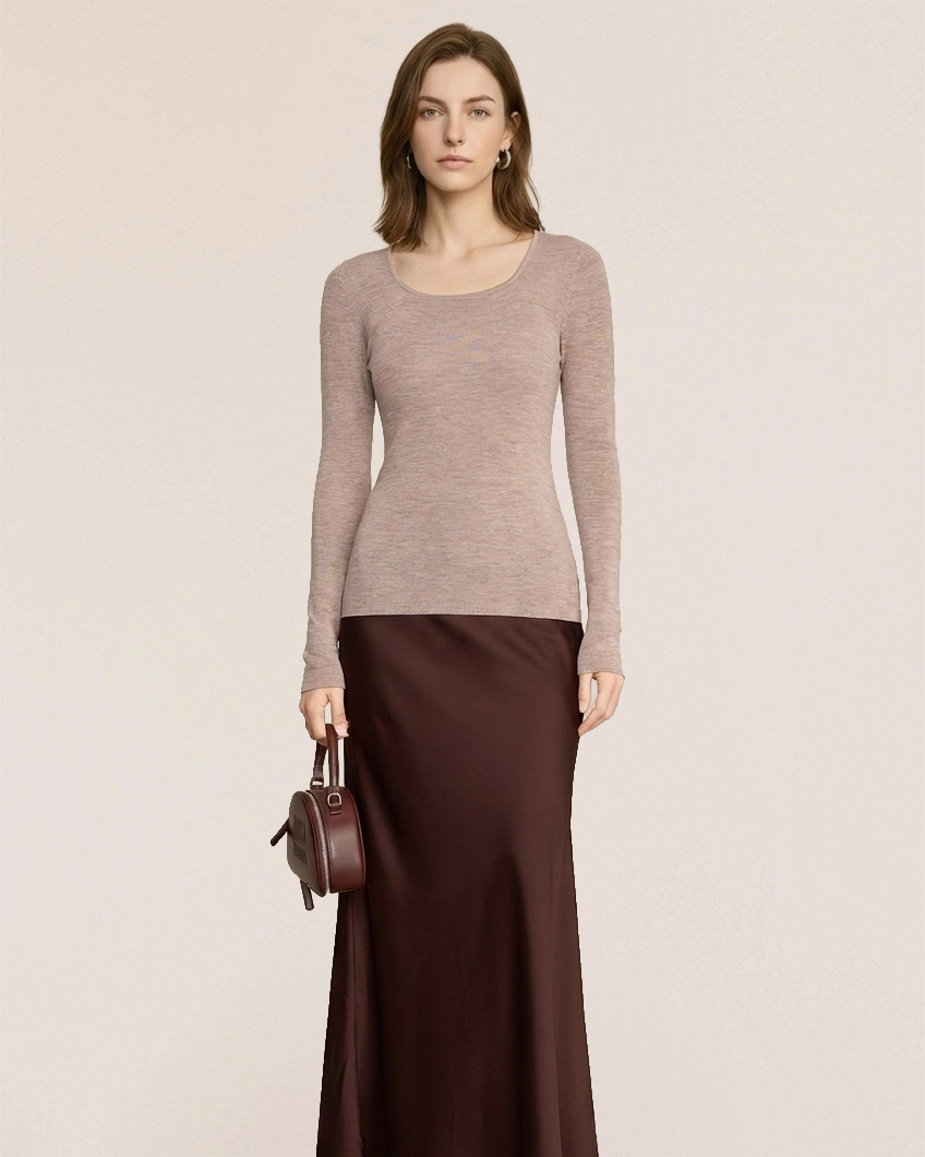 Rose beige VIONIS·XY merino base layer side view, seamless slim-fit made from 16 micron Südwolle merino