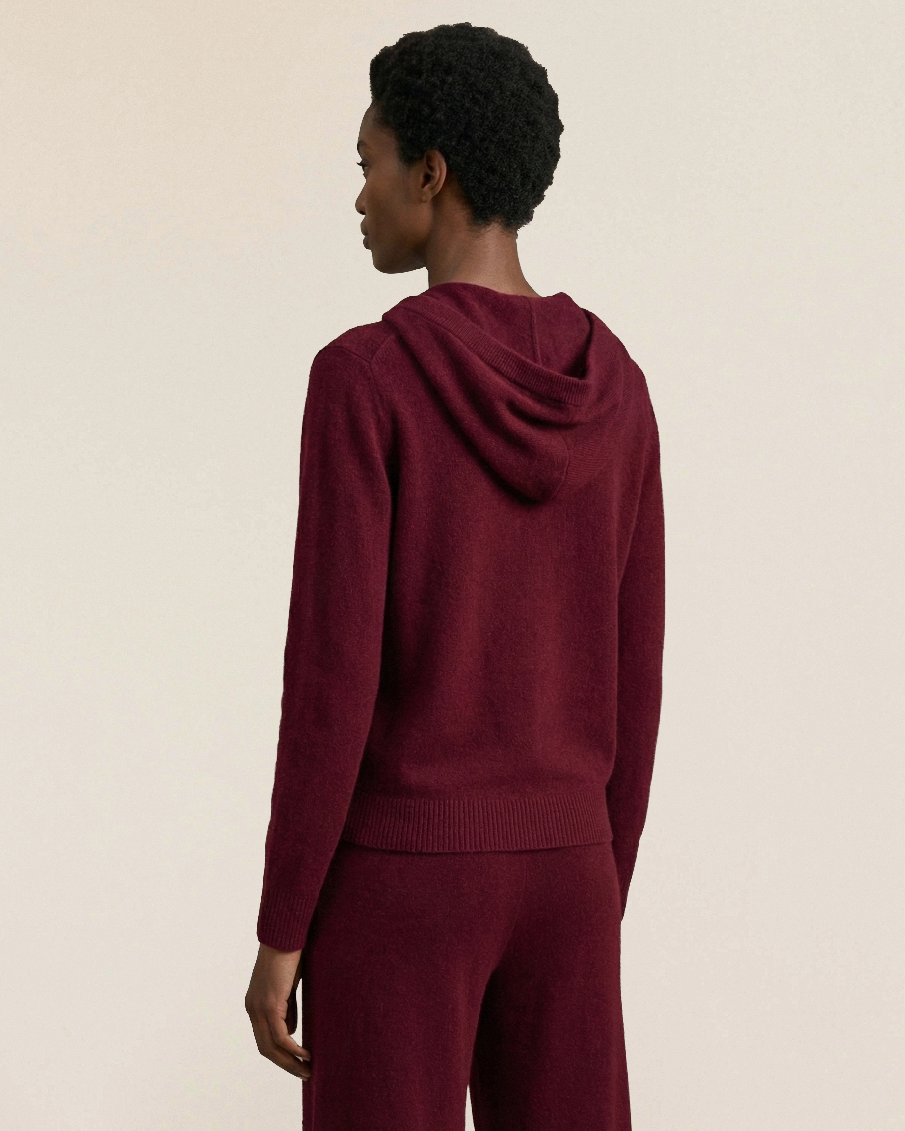 VIONIS·XY Off-Duty Cashmere Set in bordeaux, made from 100% Inner Mongolian cashmere, 630g total weight