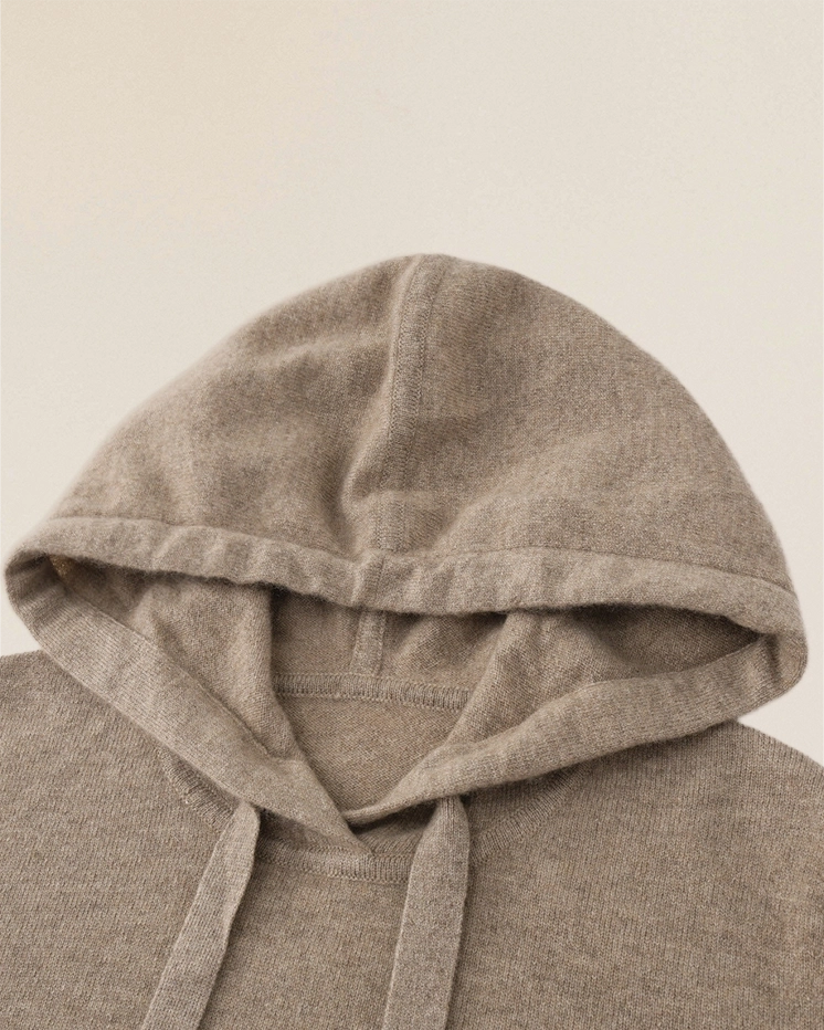 Close-up of VIONIS·XY oatmeal cashmere hood, showing dense knit in 100% Inner Mongolian cashmere