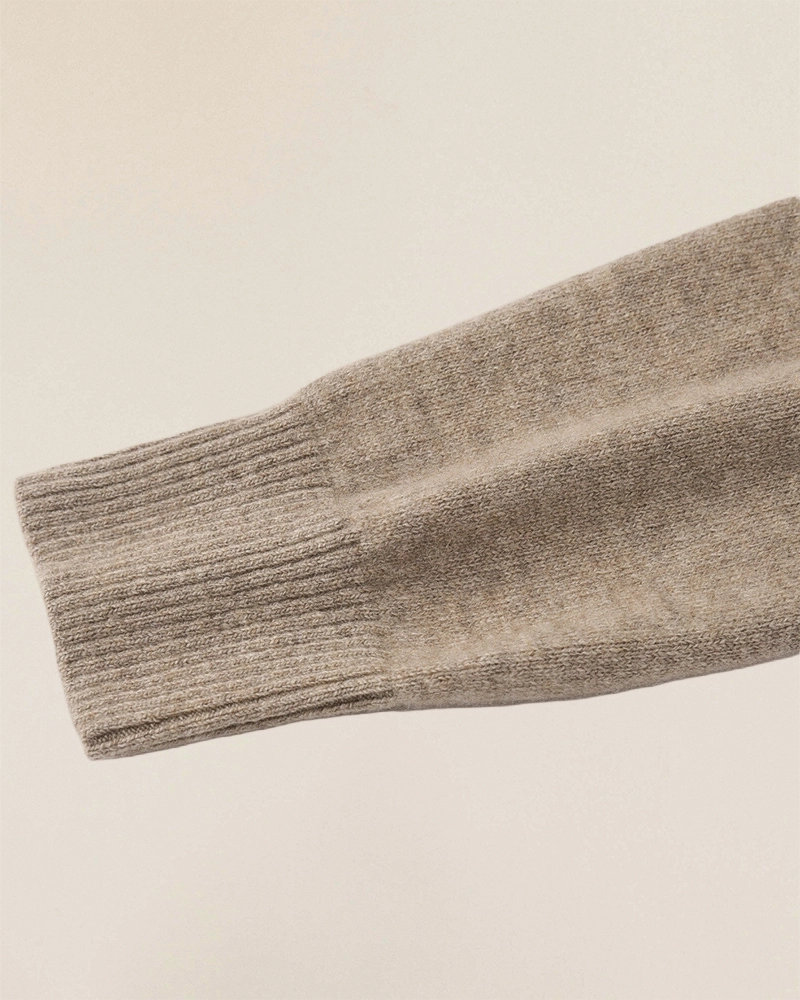 Detail of VIONIS·XY cashmere sleeve in oatmeal, soft yet substantial Inner Mongolian cashmere
