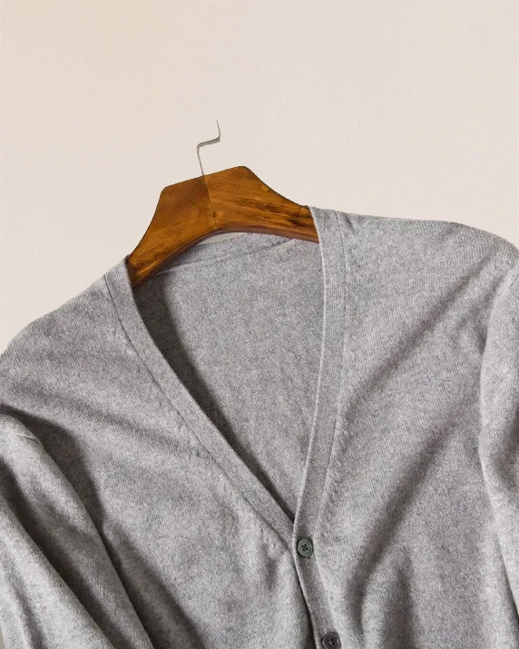Detail of VIONIS·XY heather grey cashmere cardigan collar and placket