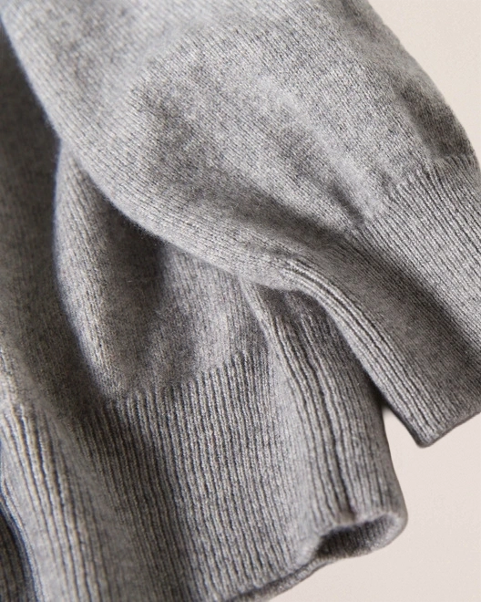 Ribbed cuff detail of VIONIS·XY heather grey cashmere cardigan, shape-retaining finish